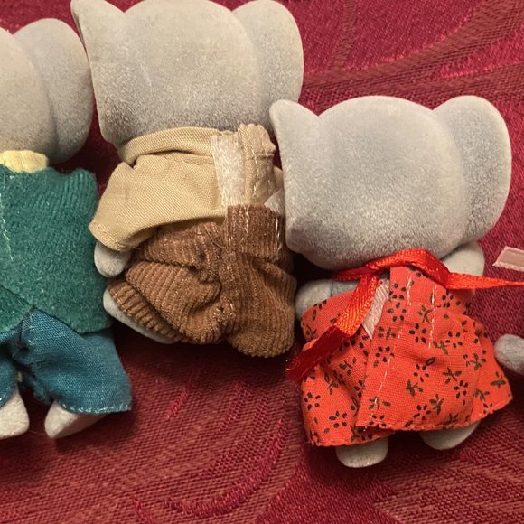 Calico Critters Sylvanian Families Ellwoods Elephant Family - Picture 2 of 5